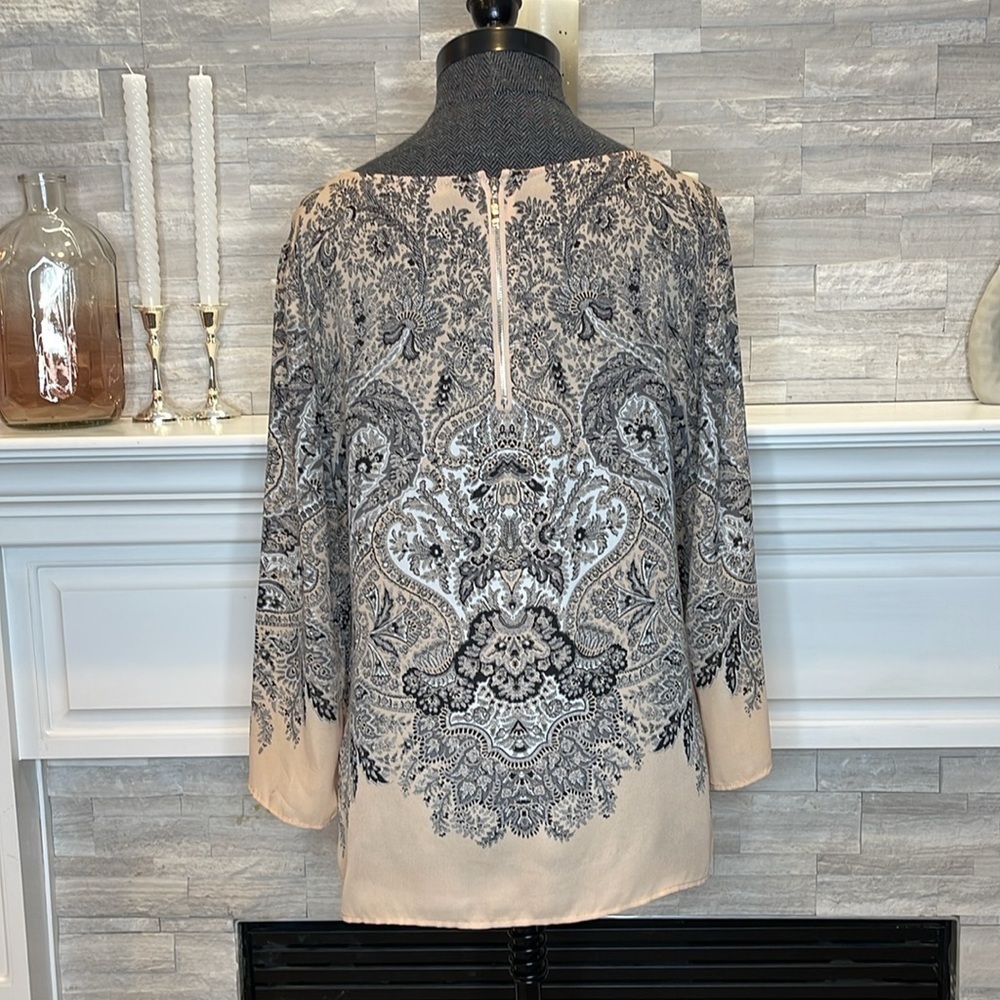 Rose & Olive Women's Paisley Long Sleeve Top Size Medium Beige Blouse Light - Picture 6 of 6